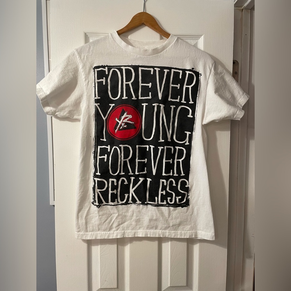 Mens medium young & reckless tshirt short sleeve